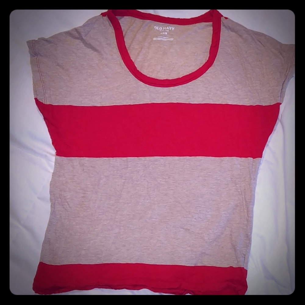 Old Navy tee shirt
